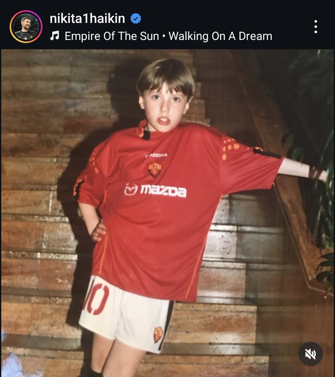 ragionedistato's tweet photo. Il portiere del Bodo che posta la sua foto da ragazzo col completo Mazda della Roma è la mazzata finale. https://t.co/EG6G0grwGI