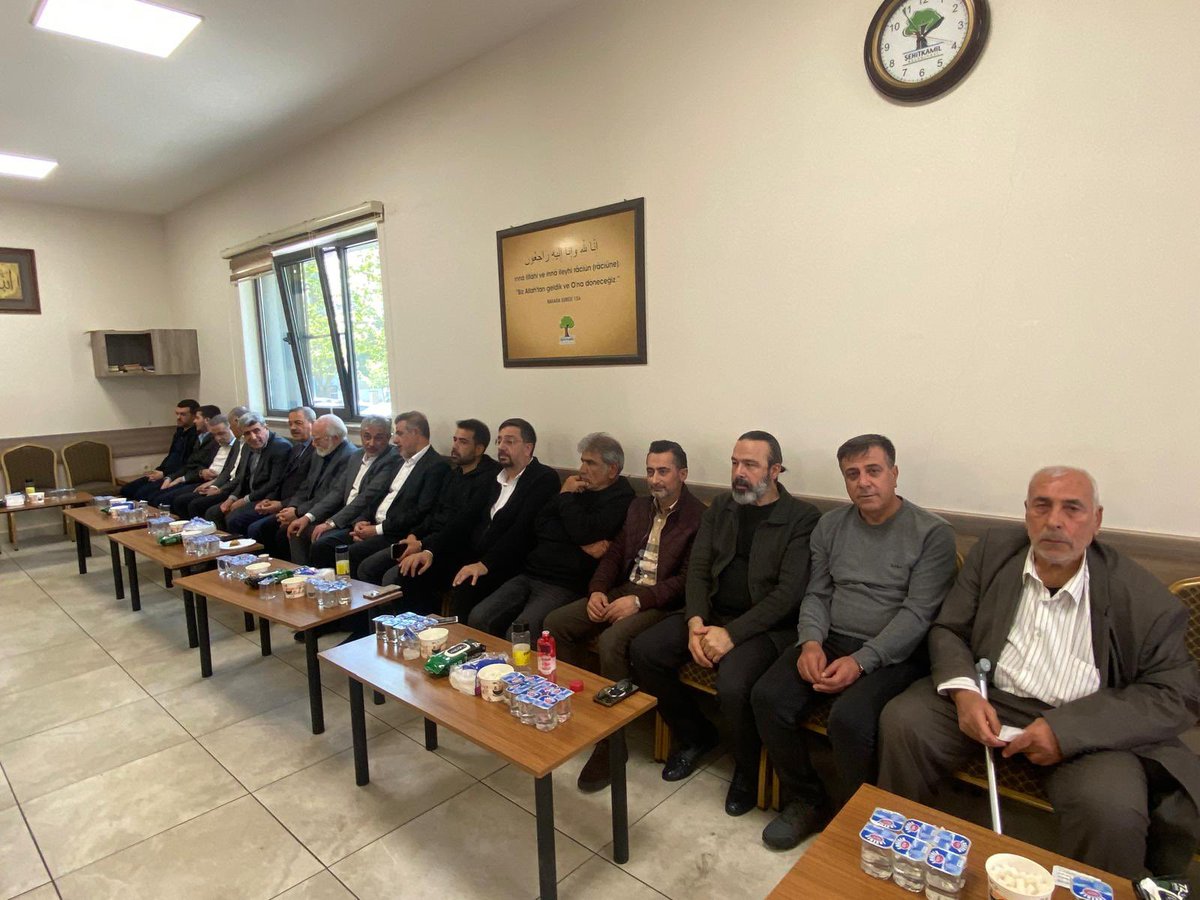 Sayın Gaziantep Milletvekilimiz İrfan Çelikaslan’ın yengesinin vefatı dolayısıyla, önceki dönem il başkan yardımcılarımız,Şahinbey belediyesi meclis üyelerimizle birlikte taziye ziyaretinde bulunduk. Merhumeye Allah’tan rahmet, kıymetli Vekilimize ve değerli Ateş ailesine sabır