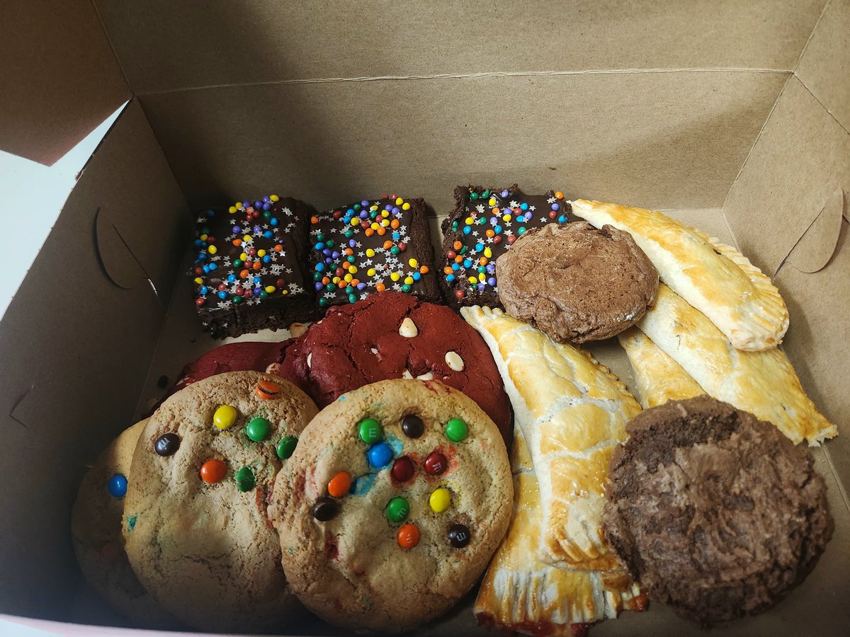 shelbluvsleonk's tweet photo. Telecommunicator week means all the agencies we work with bringing stuff like this into dispatch 😅
back satan🤺 https://t.co/7xlCEdxugr