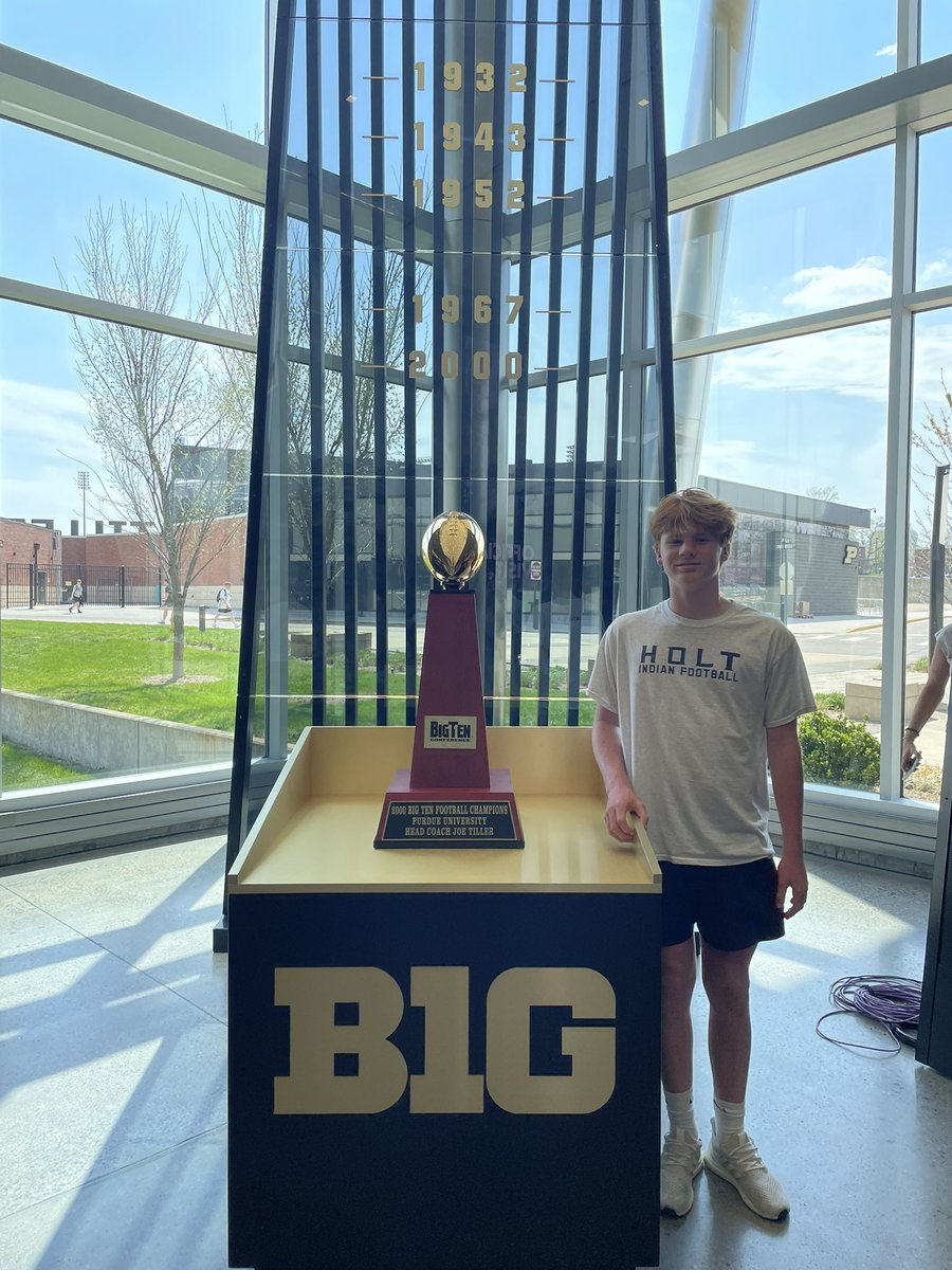landonduke2029's tweet photo. Great experience touring the Purdue football complex!! Special thank you to @Coach_Odom @bradodom @__Perk3 for the opportunity! 
#elitemade  
@BOOMfootball 
@JPRockMO @NationHolt @HoltFB @EthanPlace8541 https://t.co/AG10qceMOT
