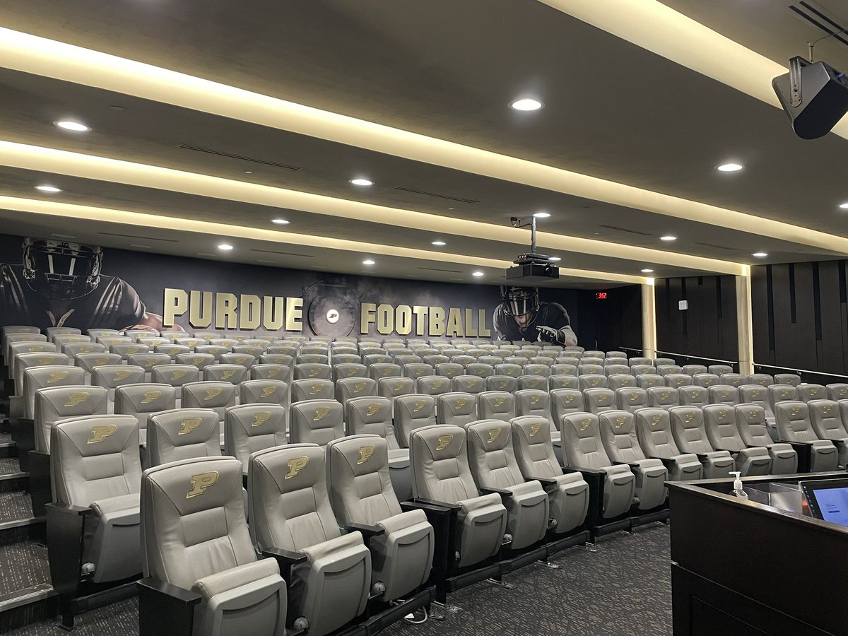 landonduke2029's tweet photo. Great experience touring the Purdue football complex!! Special thank you to @Coach_Odom @bradodom @__Perk3 for the opportunity! 
#elitemade  
@BOOMfootball 
@JPRockMO @NationHolt @HoltFB @EthanPlace8541 https://t.co/AG10qceMOT