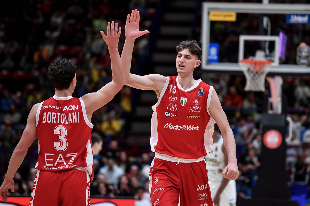 Movimento di palla, alte percentuali: l'Olimpia vince 118-83

Game recap 👉🏻 tinyurl.com/mr389nad

#insieme #ForzaOlimpia