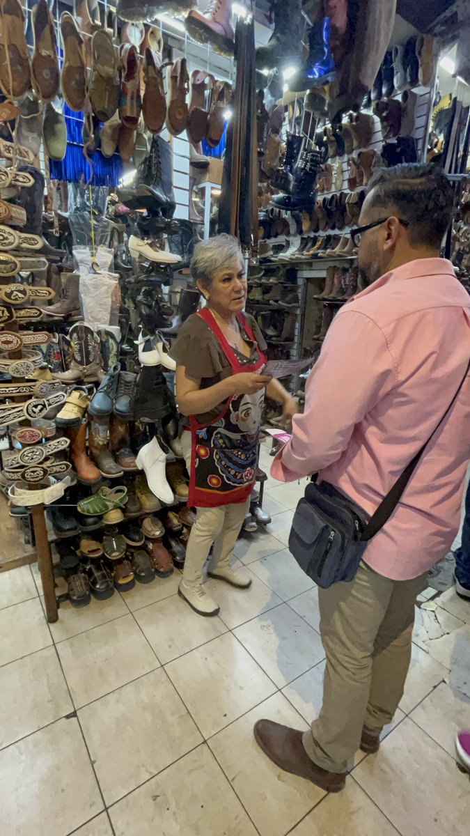 Gracias #MercadoEscobedo por recibirnos tan bonito. Me quedo en el corazón con aquellos con quienes pude conversar y cruzar palabra sobre la #ReformaJudicial y las #Elecciones2025
#JaimeLimón #JaimeLimonMX #MercadoEscobedo #Querétaro #Qrolovers #MagistradoDigital #MagistradoLimón