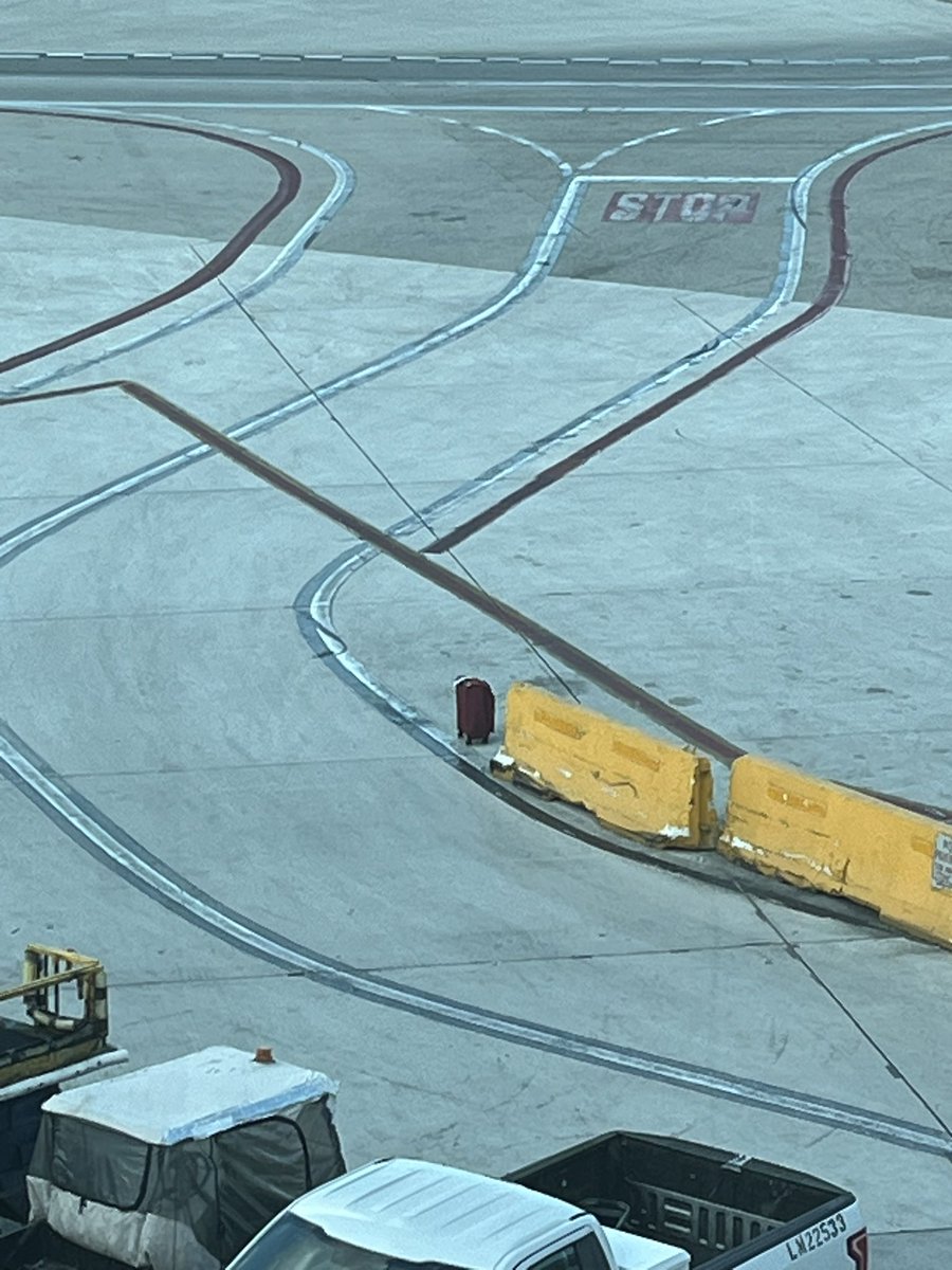 This is how <a href="/AmericanAir/">americanair</a> treats baggage. Fell over trailer over an hour ago, took 15 mins for somebody to pick it up despite over 40 people passing it. Now is it just sitting there while some unsuspecting passenger will have no bag this evening. #customerService