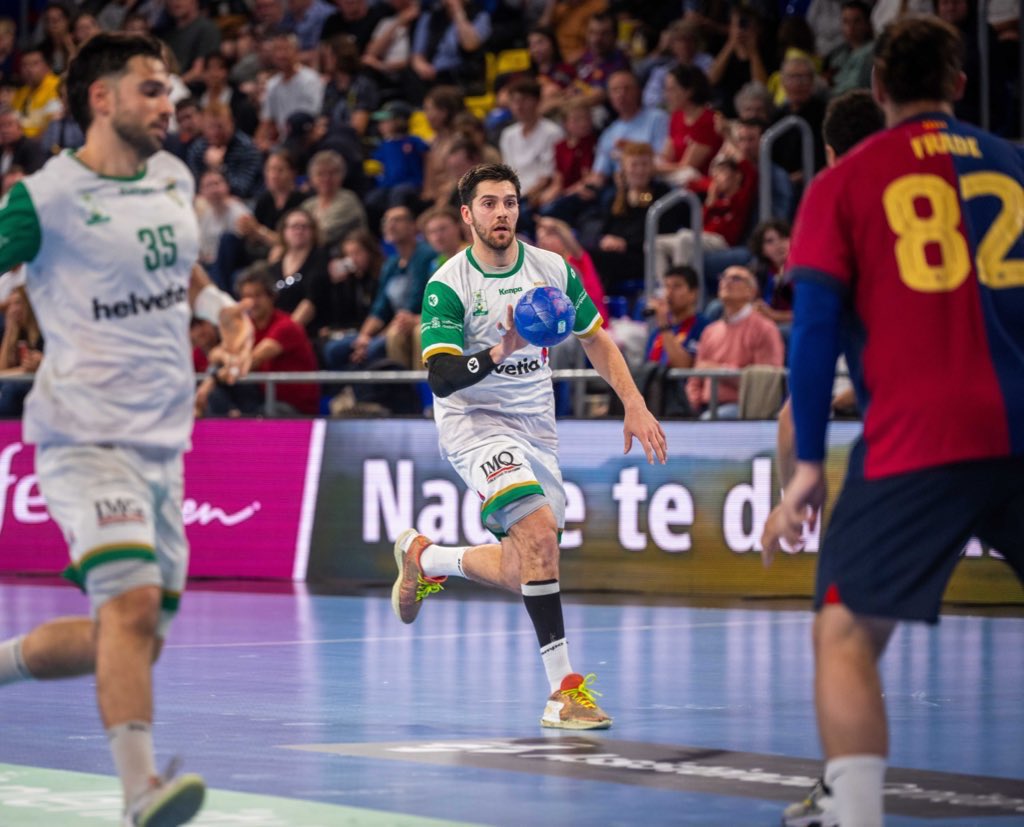 AnaitasunaBM's tweet image. CRÓNICA | Derrota ante el Barça en el Palau Blaugrana (39-25).

▶️ bit.ly/4jCP5sd

#BARANA