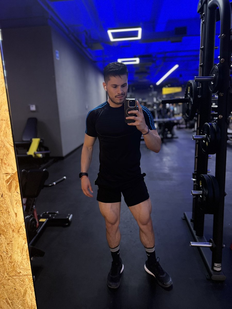 MarcoMoya29's tweet photo. Malhar perna no feriado devia contar 9,547,245 vezes 🥵🥵🥵🥵 https://t.co/3ipobIclMG