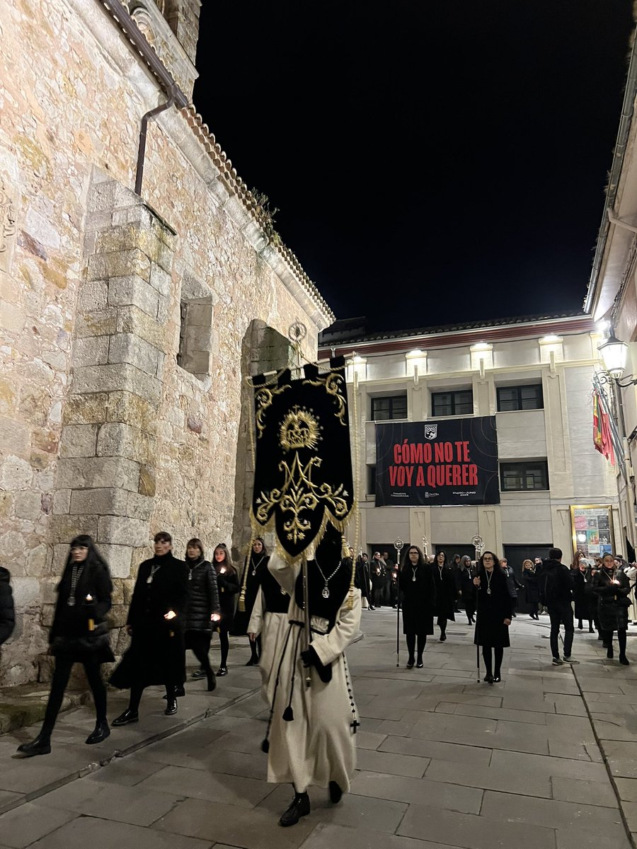 El recuerdo de la Coronación Canónica va presente en el desfile procesional 

#SemanaSantaZamora
#NuestraMadre
#ProcesionNMA25