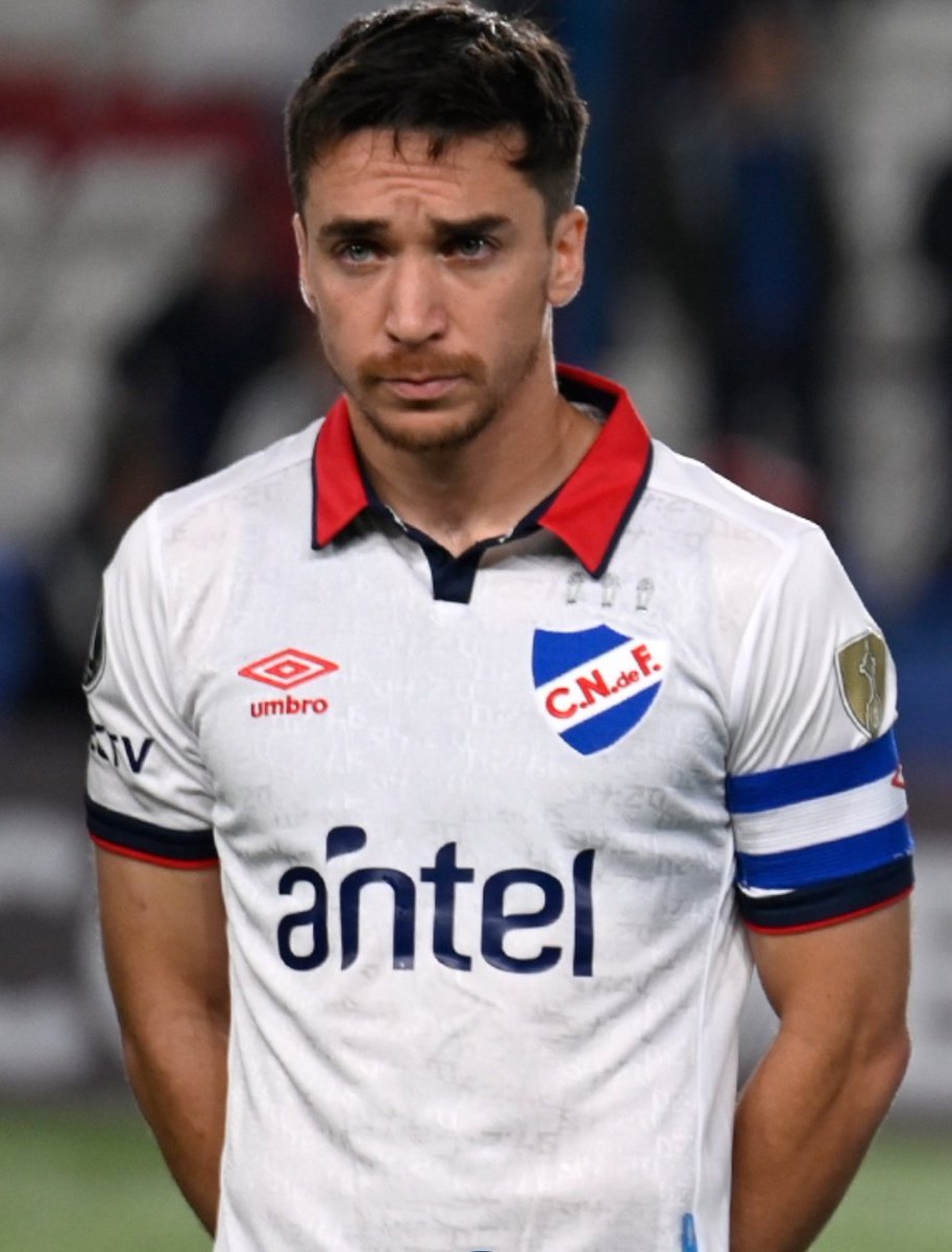 VoyConBirra's tweet photo. Siempre haciendo todo por y para Nacional.
Cuando no juega no se queja, cuando juega, rinde.
Vino callado, sin vender humo y demuestra todos los dias su adhesión a los colores.

Mauricio Pereyra, demuestra todos los dias, lo que es ser un jugador que ama al club.

Gracias Mauri. https://t.co/bTtNspfbZd