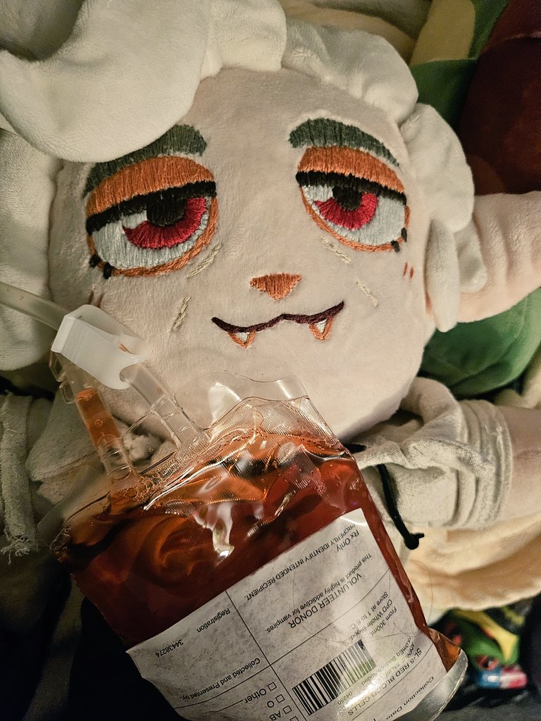 _Tonestar_'s tweet image. Exactly one year ago, I made a certain Astarion plush to help heal some emotional wounds 💜💕