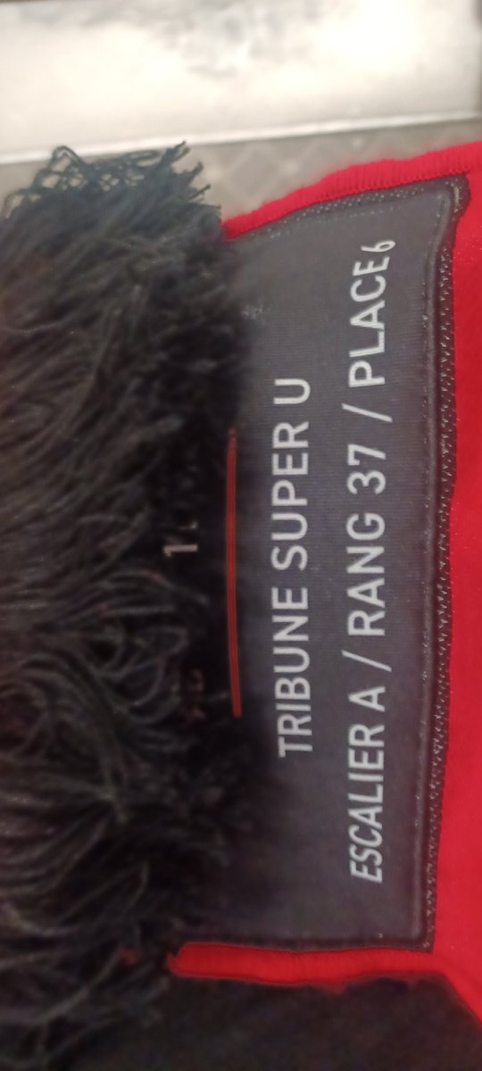 chobreizh35's tweet photo. Belle victoire du #SRFC mais dans l'euphorie, j'ai oublié mon sac de la boutique avec le maillot floué et signé de Djaoui Cissé
@staderennais et supporter, aidez moi. Merci https://t.co/dJkeQHv64N
