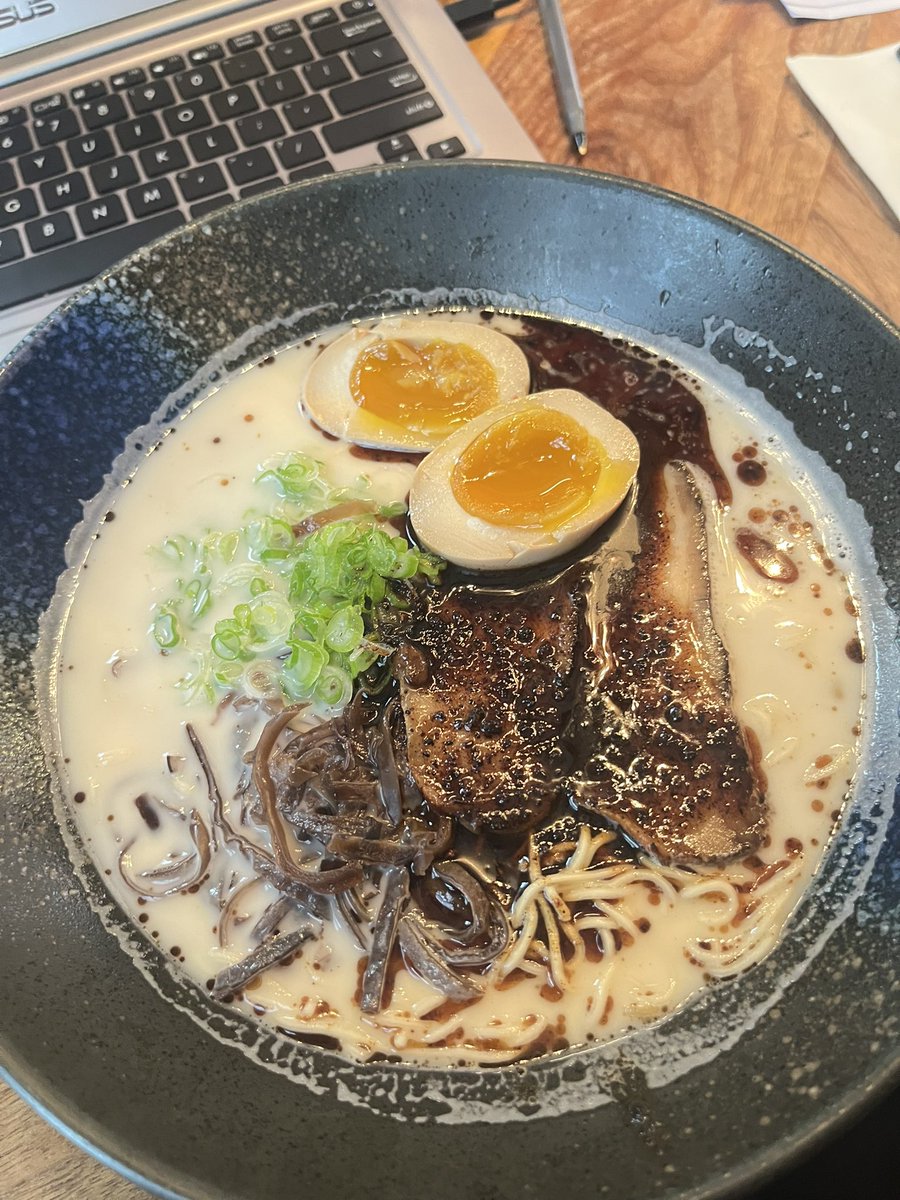 shellzoh's tweet image. i love free food ty