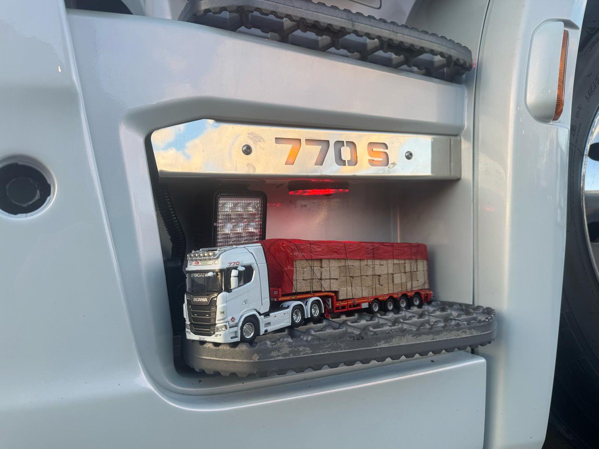 TransportBell's tweet photo. Special thanks to Adam Heatrick from NI Scale Models for his help in producing this stunning model of our Scania 770S Flying Griffin. For more details or to purchase this collectable contact NI Scale Models directly.

#scania #770S https://t.co/keVEHJWaq9