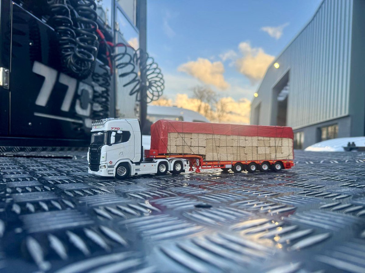 TransportBell's tweet photo. Special thanks to Adam Heatrick from NI Scale Models for his help in producing this stunning model of our Scania 770S Flying Griffin. For more details or to purchase this collectable contact NI Scale Models directly.

#scania #770S https://t.co/keVEHJWaq9