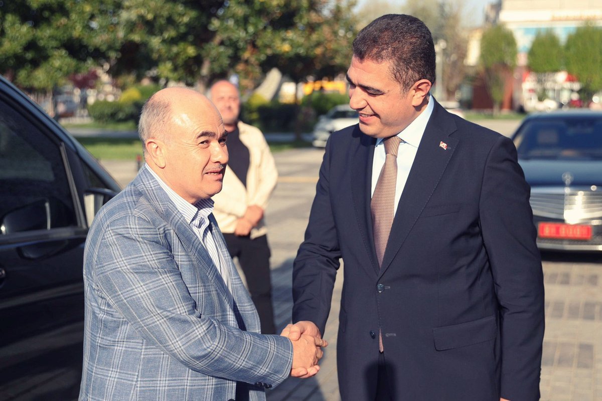 Doç. Dr. Zülkif Dağlı (@zulkifdagli) on Twitter photo Düzce Valimiz Sn. <a href="/ValiSelcukAslan/">Selçuk Aslan</a> ziyaret ettim. Nazik ev sahipliği ve samimi karşılamaları için kendilerine teşekkür ediyorum. Düzce Valimiz Sn. <a href="/ValiSelcukAslan/">Selçuk Aslan</a> ziyaret ettim. Nazik ev sahipliği ve samimi karşılamaları için kendilerine teşekkür ediyorum.