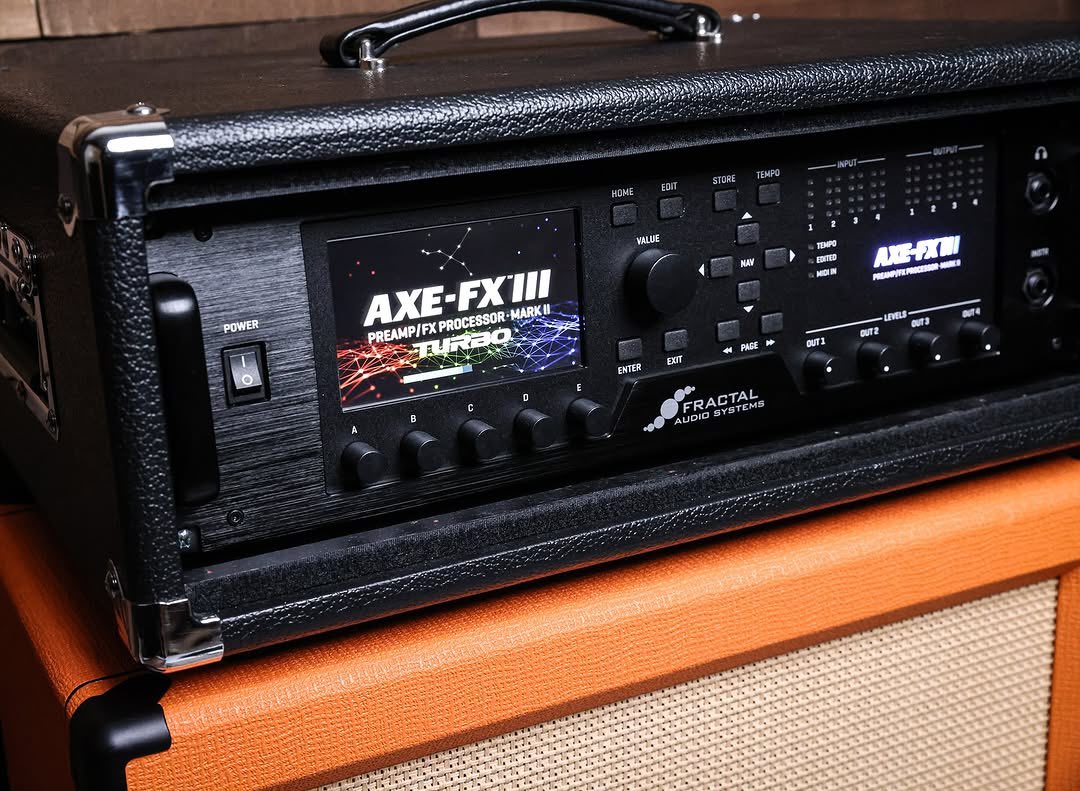 PiguitarsBR's tweet photo. Rack Processador de Efeitos AXE FX III Mark II – Turbo Fractal Audio Systems
🔗👉Preço à vista com desconto em nosso site!
#fractalaudio #fractals #axefx #axefx3 #technology #piguitars https://t.co/XY7NxgJ998