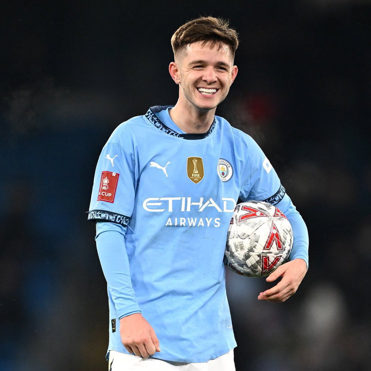 FabrizioRomano's tweet photo. 🚨 Pep Guardiola: “For the age, I'd like McAtee to stay next season”.

“I understand players want more minutes. I'd like him to stay, he’s an Academy player, knows the patterns, a lovely person, lovely guy. He trains really good, plays different positions”. https://t.co/kJXGeIM6Lx