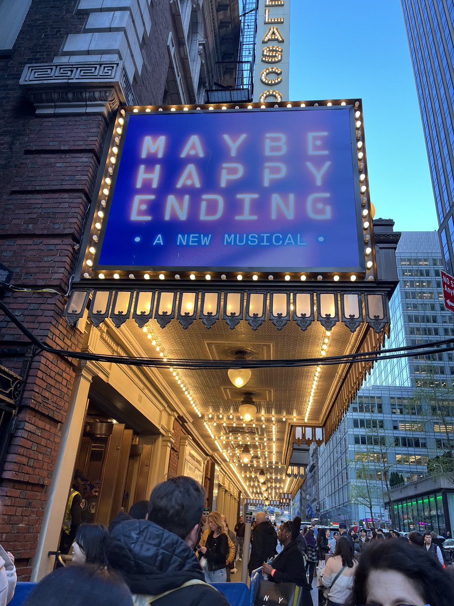 hereandnowrobin's tweet image. #joy. #dazzling. #MaybeHappyEnding. Stars @DarrenChriss and #HelenJShen as bots whose hardware is failing.But isn’t that last part true of all of us? Lucky ⁦@KBMM⁩ and me, wonderful backstage talk! Airing this week on radio and hereandnow.com ⁦@mhemusical⁩