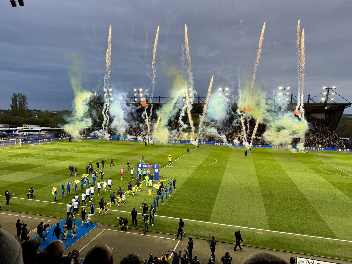 _LiamWalker_'s tweet image. 🟡🟡 A great night under the lights as @OUFCOfficial took on @LUFC. It wasn’t to be for the yellows but a top performance nonetheless 👏 #COYY