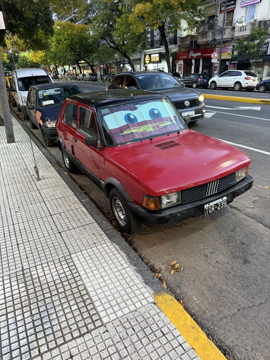 Agus261_'s tweet image. Me encontré a mi ídolo en plena avenida la plata estoy llorando de la emoción
