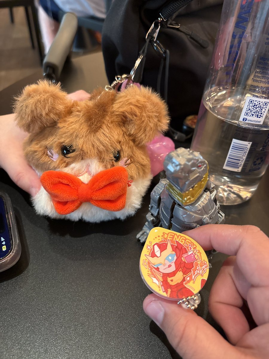 RyogaShep's tweet photo. I brought Grimlock to Sakuracon https://t.co/9lKcdErdNV