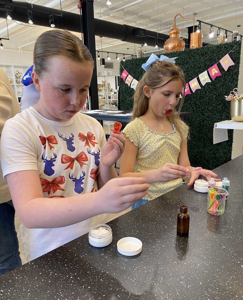 NoteologyFrag's tweet image. Happy Birthday Ele! 🎈

We loved celebrating a Vacation themed Spa Party with you and your friends! May all your birthday wishes come true! 

#happybirthday #Noteology #spaparty #thismustbetheplace