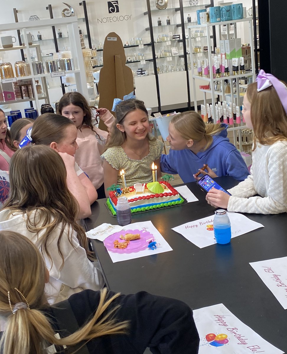 NoteologyFrag's tweet image. Happy Birthday Ele! 🎈

We loved celebrating a Vacation themed Spa Party with you and your friends! May all your birthday wishes come true! 

#happybirthday #Noteology #spaparty #thismustbetheplace