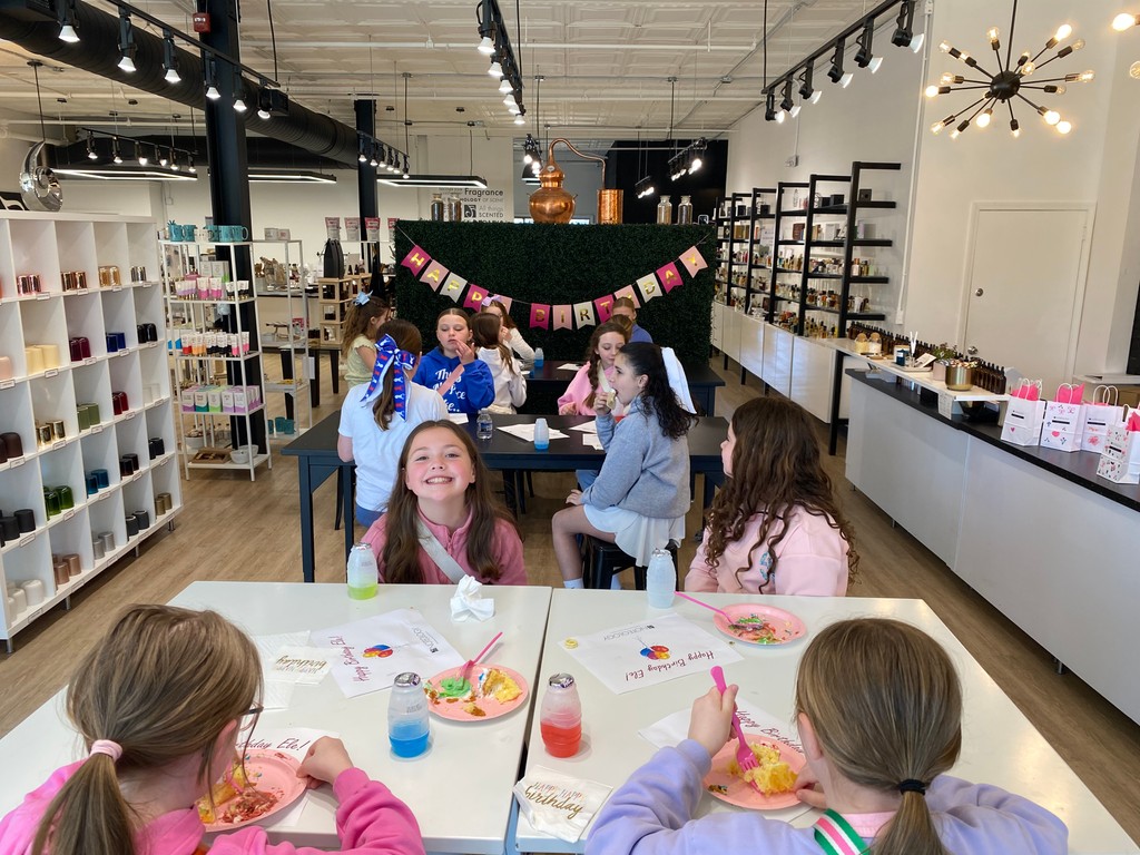 NoteologyFrag's tweet image. Happy Birthday Ele! 🎈

We loved celebrating a Vacation themed Spa Party with you and your friends! May all your birthday wishes come true! 

#happybirthday #Noteology #spaparty #thismustbetheplace