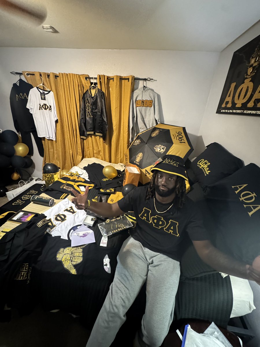 GetterRhema's tweet image. SHREVEPORT JUST GOT 9 DEGREES COOLDERRR🥶🥶❄️❄️ I AM BLESSED TO HAVE JOINED THE DELTA UPSILON LAMBDA CHAPTER OF ALPHA PHI ALPHA FRATERNITY INCORPORATED💛🖤 🤙🏿 Yall know me Rhema Getter but in ALPHA LAND, my name is CONVERSION!!!! 🦍#ALPHAPHIALPHA #CLUB9INE #ΔΥΛ #11REBELSOFITHACHA