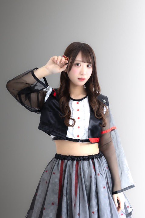 おはよう☺️
今日は土曜日、久しぶりな休み
(と言っても体調不良💦)
朝から天気がいいのに…😭
大人しく家の事してます…
昨夜いろいろ発表されて…
言ってたそばから新メンバー発表とか…
カラーチェンジとか…
今日のLiveは推しがおやすみでみあち一人ですけど…まじですまん(-_-;)