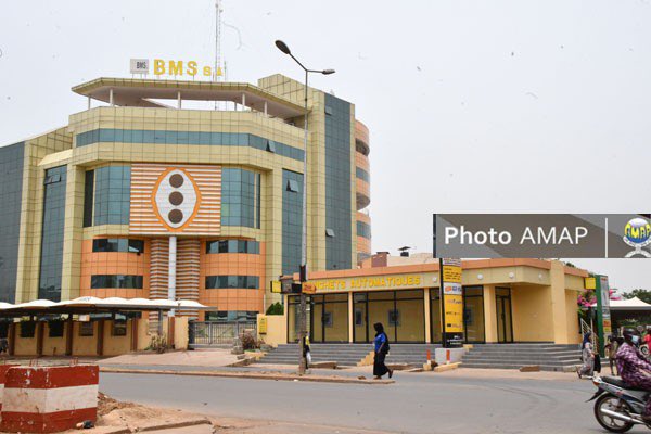 L_ESSOR's tweet photo. #Mali : #Banque et autres secteurs : Le #Synabef suspend son mot d'ordre de grève

Le mot d'ordre de grève du Syndicat national des banques, assurances, établissements financiers, microfinances et commerces du Mali (Synabef) a été suspendu, ce vendredi 18 avril 2025…
https://t.co/44XY0DuiZn