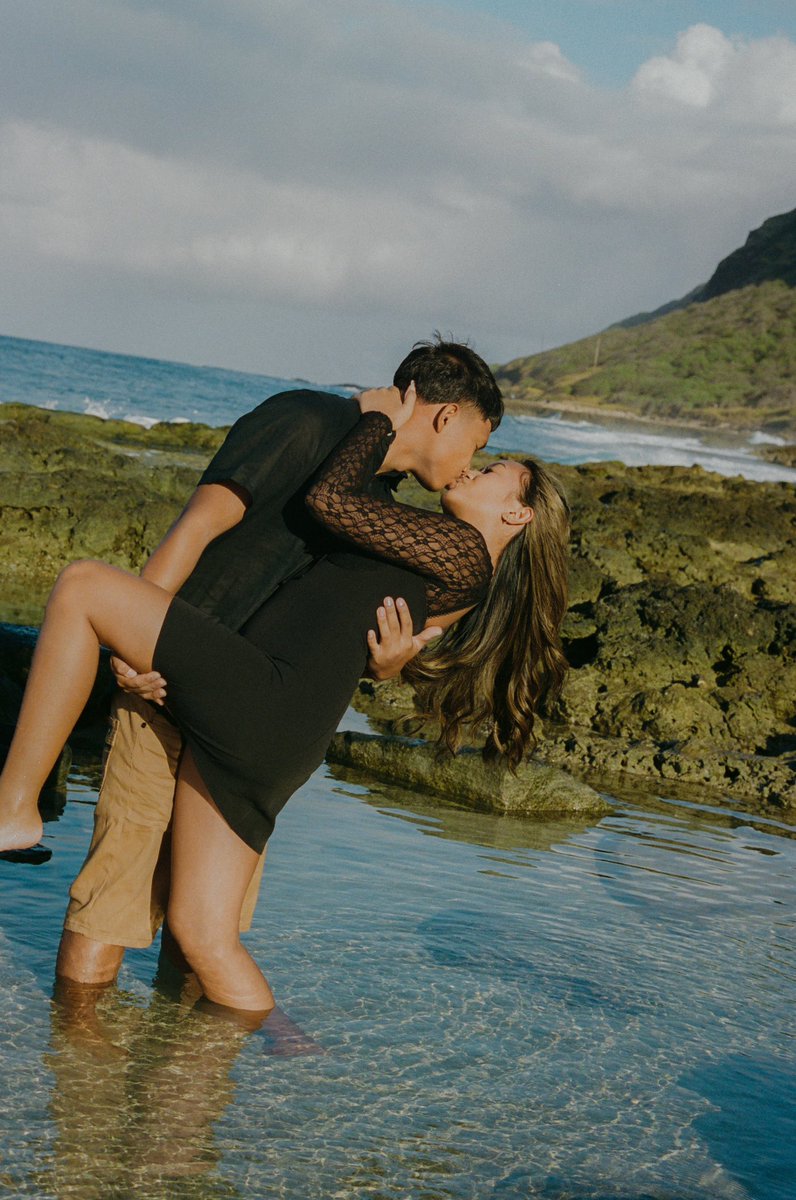 jamieedpe's tweet photo. Hi everyone! My last tweet of the semester are some photos from a recent couples photoshoot🤍 
It was awesome getting to connect with you all! Thank you for the support! — My photo instagram is @ byjamiep if you want to follow along my photography there!😊 @CM320Class #byjamiep https://t.co/ZUjRqfhCNX