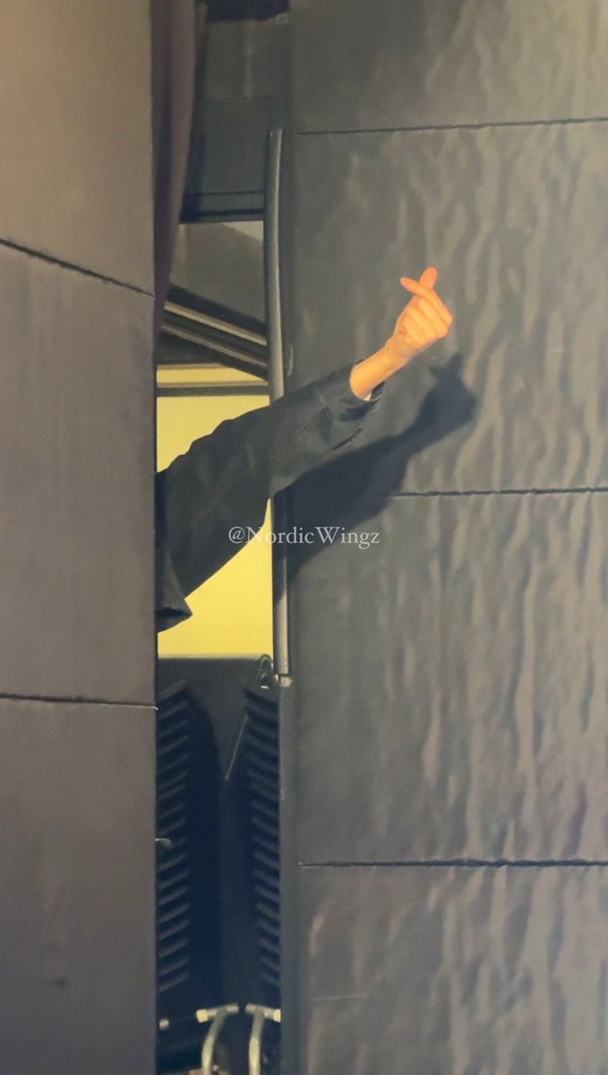 NordicWingz's tweet image. I love his fun energy so much 🥹
Dnjsjaksks

#RAVN #レイブン #ROSES #Comedy