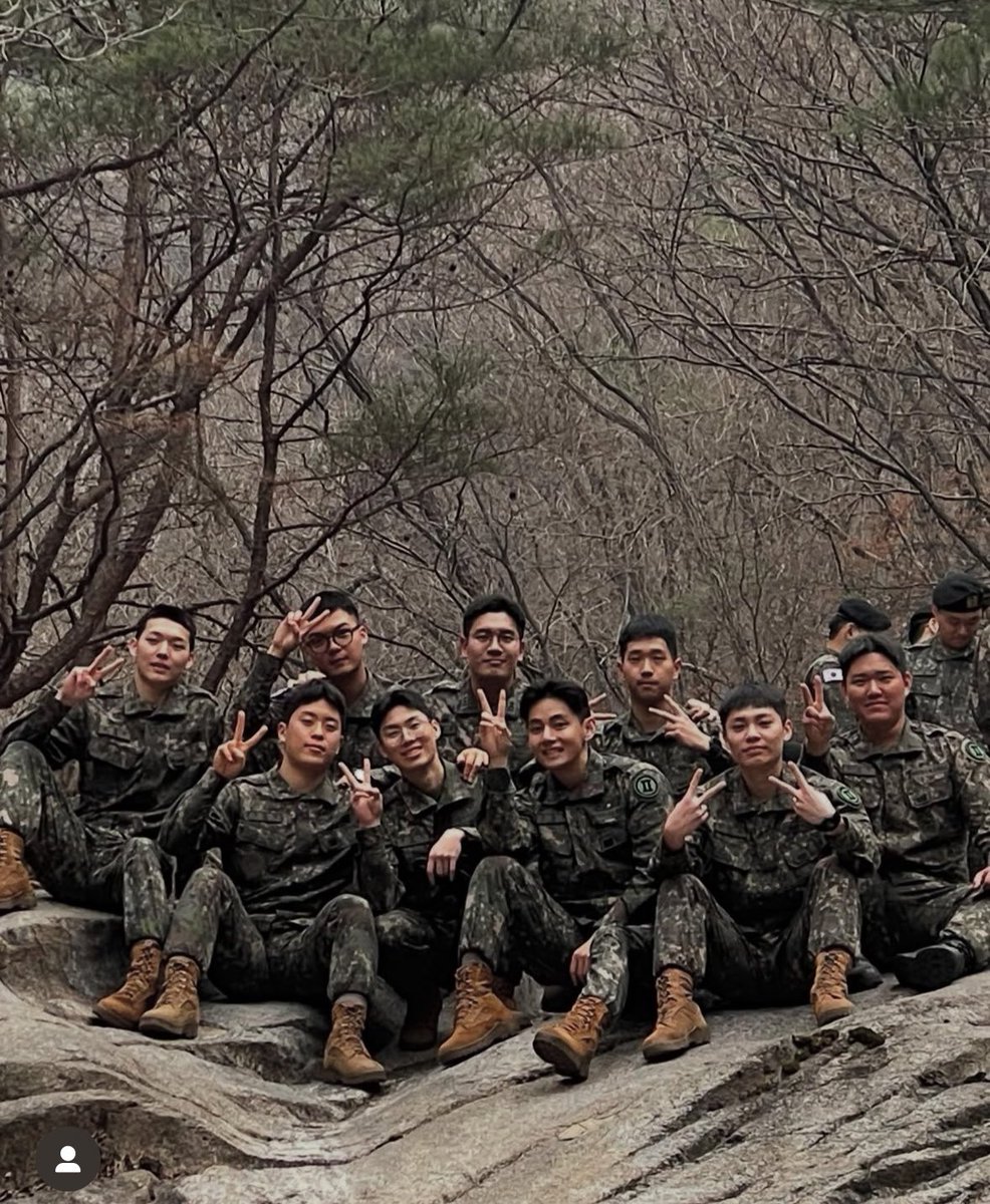 vote4kths's tweet photo. Taehyung’s friendships radiate pure energy and positivity. Tae surrounds himself with soul-deep connections. That's our  CAPTAIN KIM TAEHYUNG. 

BORAHAE TAEHYUNG 
CAPTAIN KOREA V
WE ARE PROUD OF YOU TAEHYUNG https://t.co/yvcTOxITsy