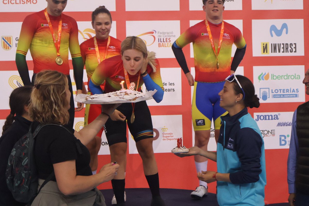 PalomarJulian's tweet photo. #CEJuniorCadetesPalma25
Leyre Toledo, con dos títulos, y la Selección de la @fciclismocv, protagonistas de la segunda jornada del Campeonato de España de Pista Junior y Cadete
@LeyreToledo

https://t.co/A8wD4rsAat https://t.co/xtHEOfieOo