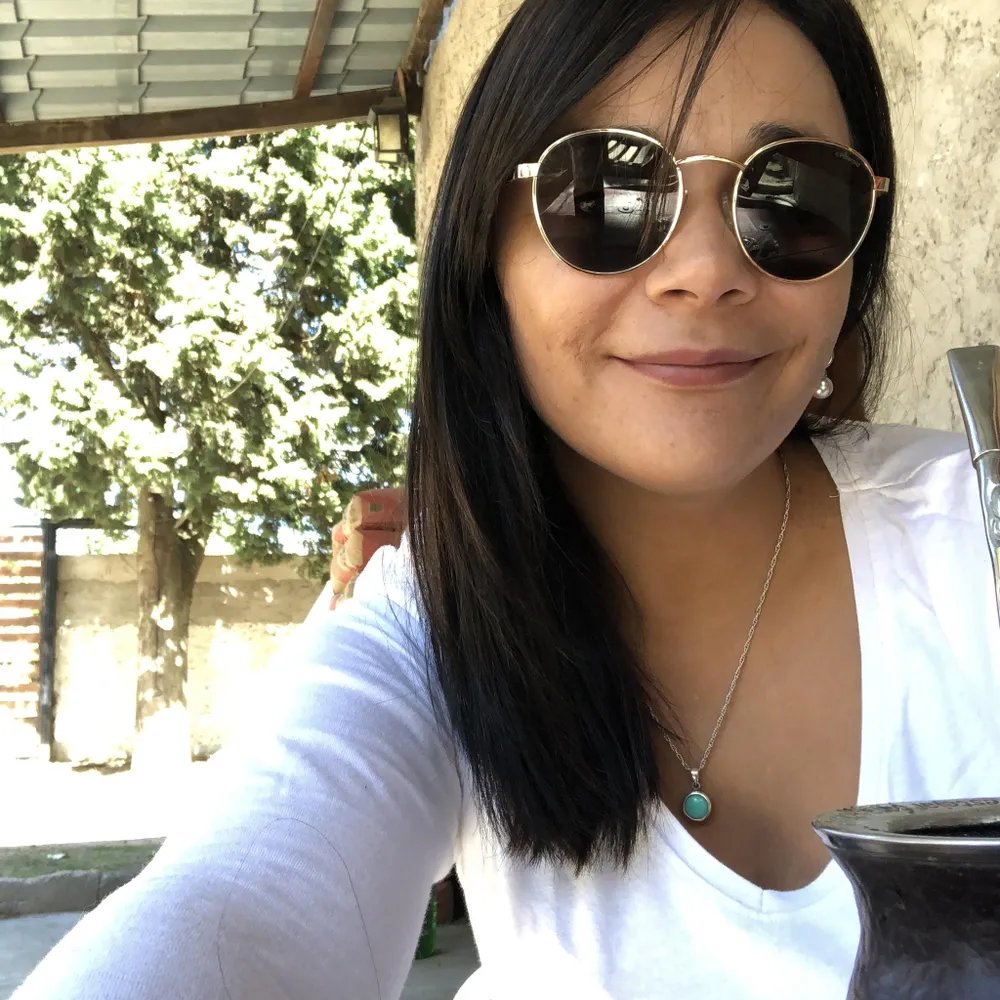 LahitteCarlos's tweet photo. Hija de Cairo por renuncia: “Mi vieja es pueblo; vive como Juan y Pedro pero no como Luis” Que frase más populista,como si ser pueblo es sinónimo de buena persona.los zurdos dan asco 
Tan jodedora como la madre!¿Como conseguiste el carguito?
Déjate de hacerte la perfecta tilinga! https://t.co/EdK6iAjmO2