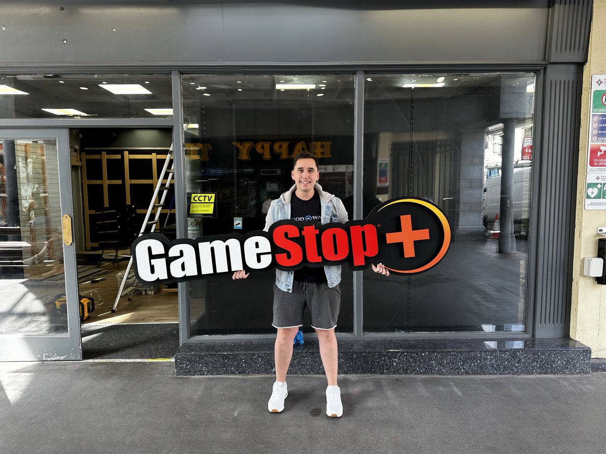 Deebeegeek tweet media