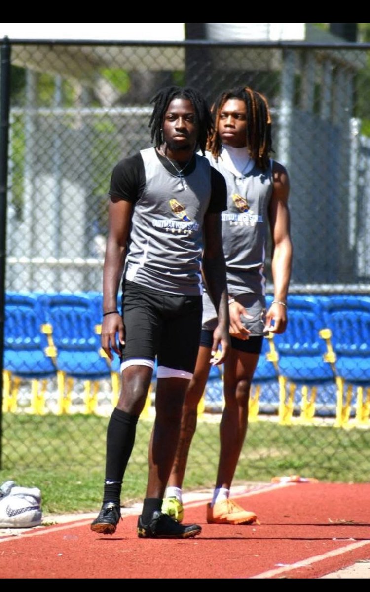 Kozydubose's tweet photo. Long jump 23’5
200m 22.5
#1 in 4A and #6 in state https://t.co/luuuGY7l3k