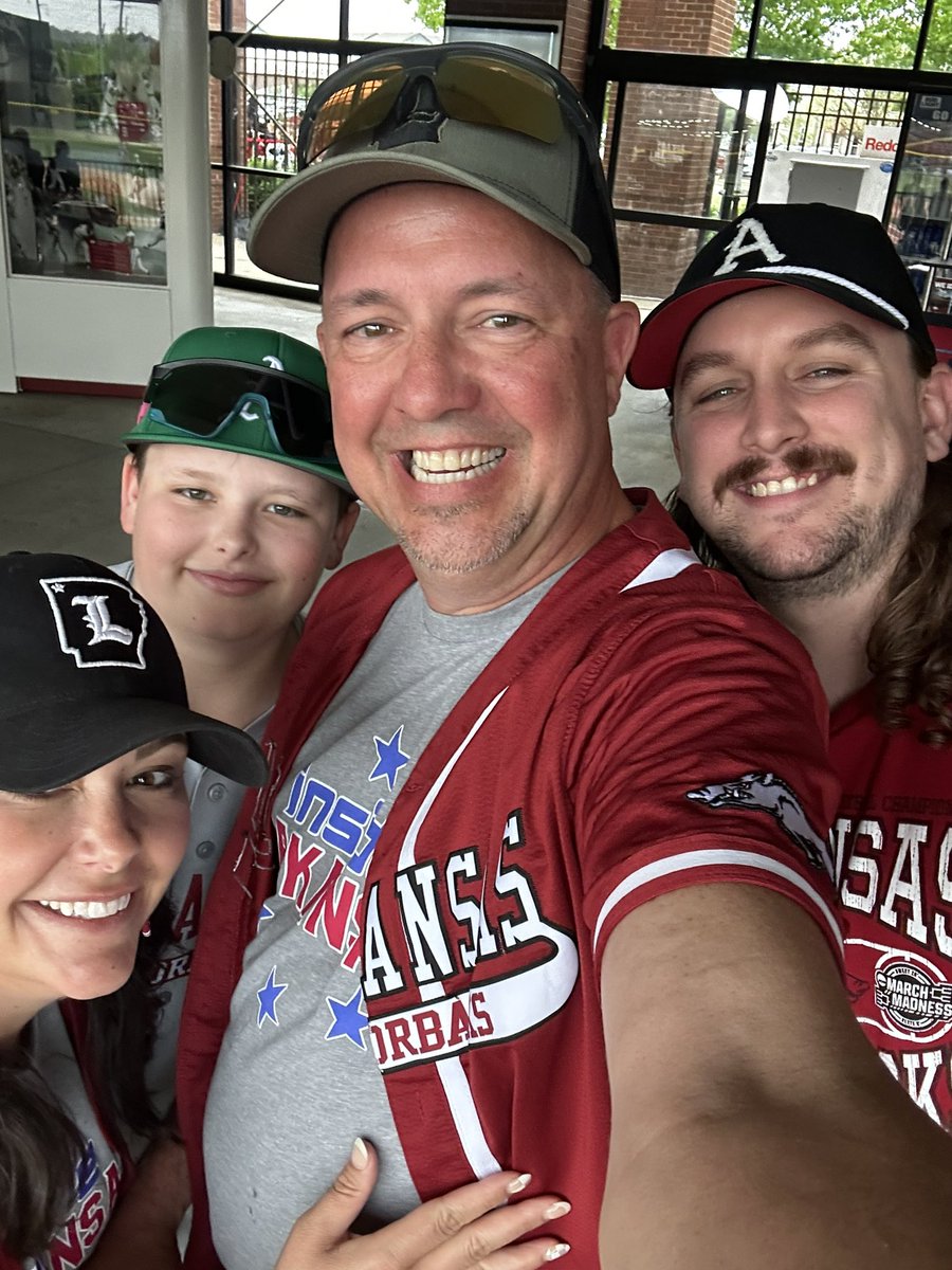 Stew479's tweet photo. @EllisAndrew_ Thanks for the pic, Andrew! Love all the Baumbastic podcast! Go Hogs. WPS!! https://t.co/9HujrTFlh4