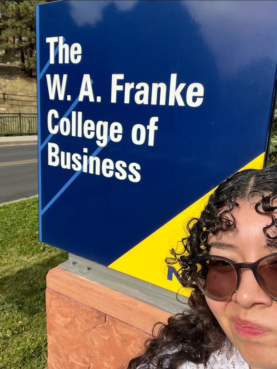 NAU's tweet image. #HumansOfNAU 👋 Meet Darlin Ortega, NAU Senior and #FirstGenGraduate 🎓
Her college reflections &amp;amp; advice for those navigating the higher education journey 🎒 📚 ⬇️
 bit.ly/4clHvje