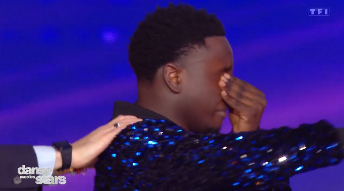 momofatdogs's tweet photo. "Je suis venu ici aîné de ma famille, je suis reparti avec une grande sœur", allez rentrons il pleut. #DALS https://t.co/YSEbB6H7vs