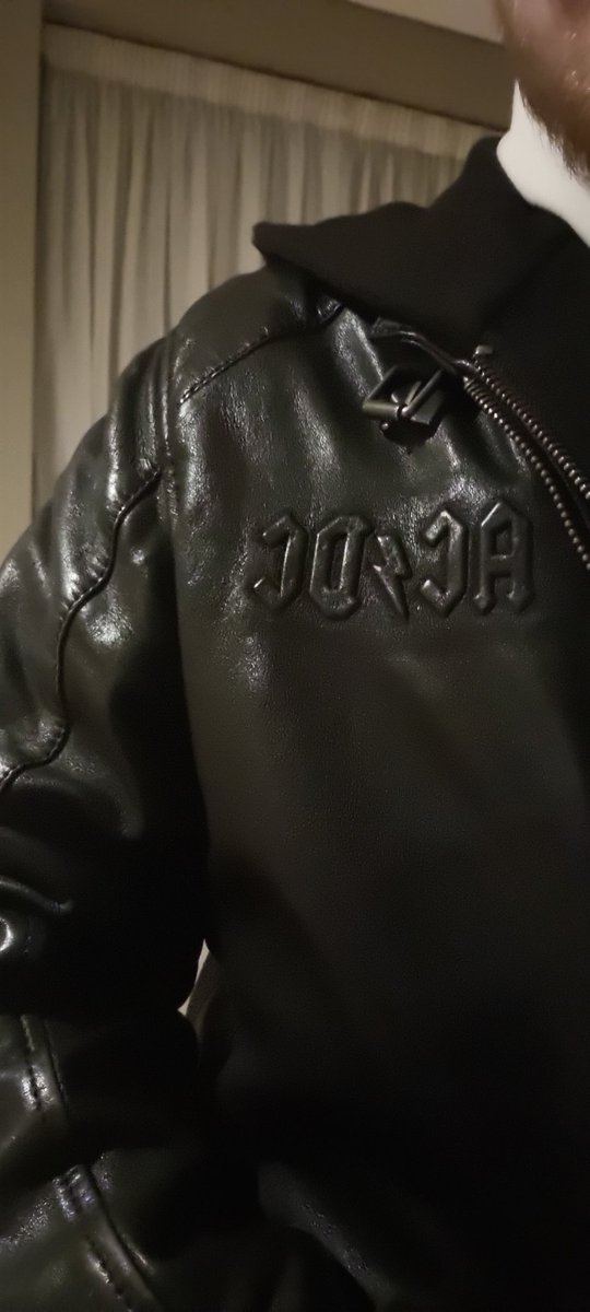 Loving my new AC/DC jacket, totally not stolen from <a href="/SnowyBestboy/">Best⚡Boy Snowy 👑</a> 😎