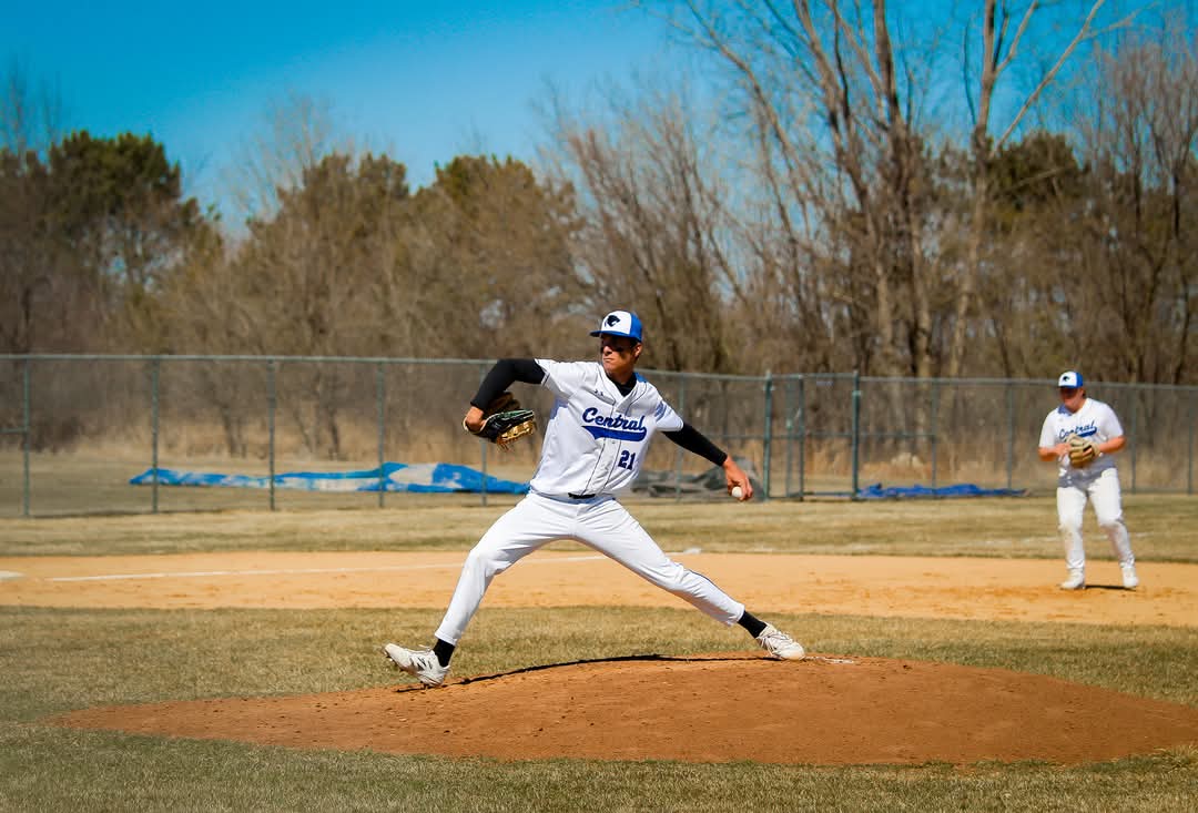 jackiebabs01's tweet photo. Powerhouse on the mound.  Good job @elibabler https://t.co/i9INkX8O8N