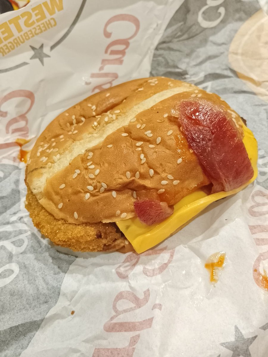 MIRHY029's tweet photo. @CarlsJrMx pésima presentación.... Mercadotecnia engañosa como siempre https://t.co/wMHMxf2Bgj
