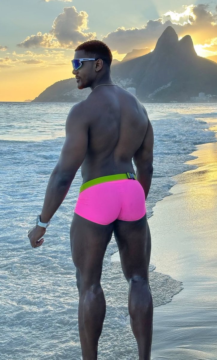 Man Enough to Wear Pink! #BlackKing #Bulge