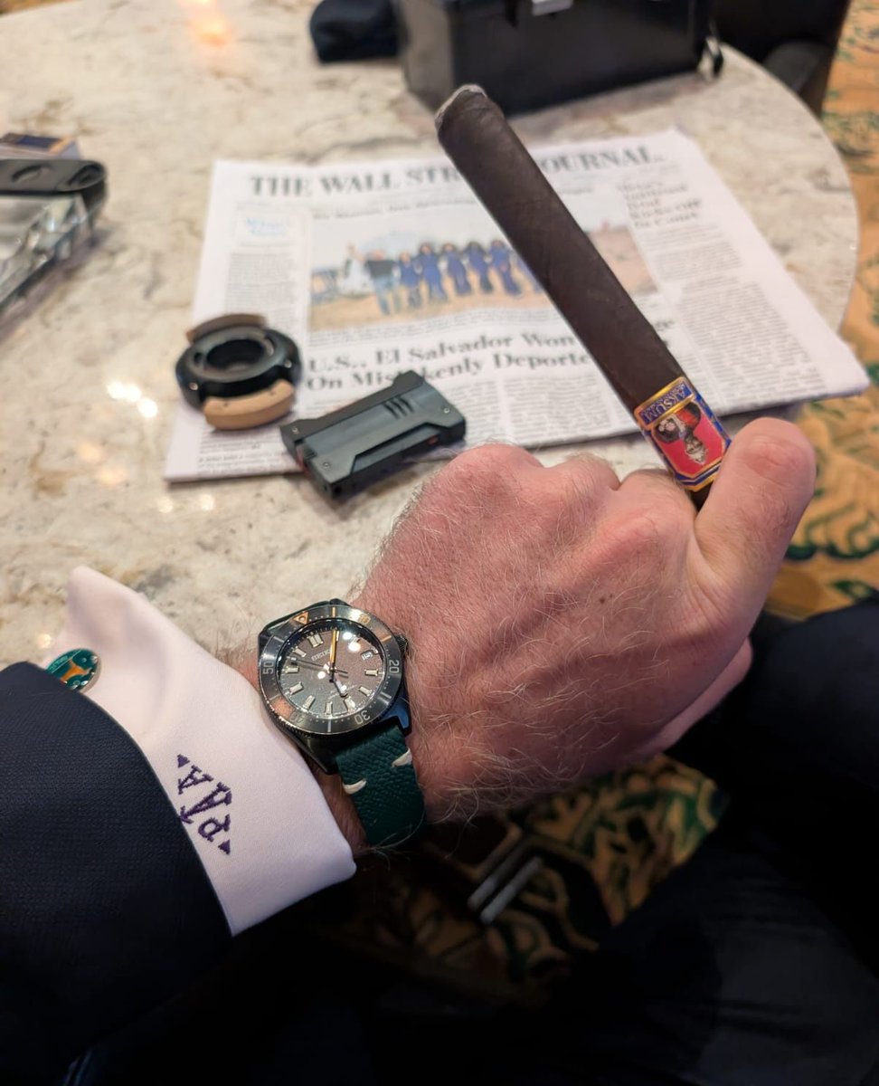 BespokeUnit's tweet image. Trying the new @foundationcigars Aksum at @theunionleague lounge

#cigars #foundationcigars #foundationcigar #aksum #foundation #foundationcigars #aksum #aksummaduro #botl #unionleague #philly #seiko #seikodiver #xikar #stdupont