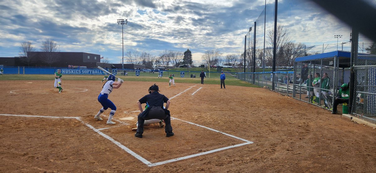 SAVHSActivities's tweet photo. Huskies softball hosts the Edina Hornets today. #GoHuskies https://t.co/6ShdmDWcY4