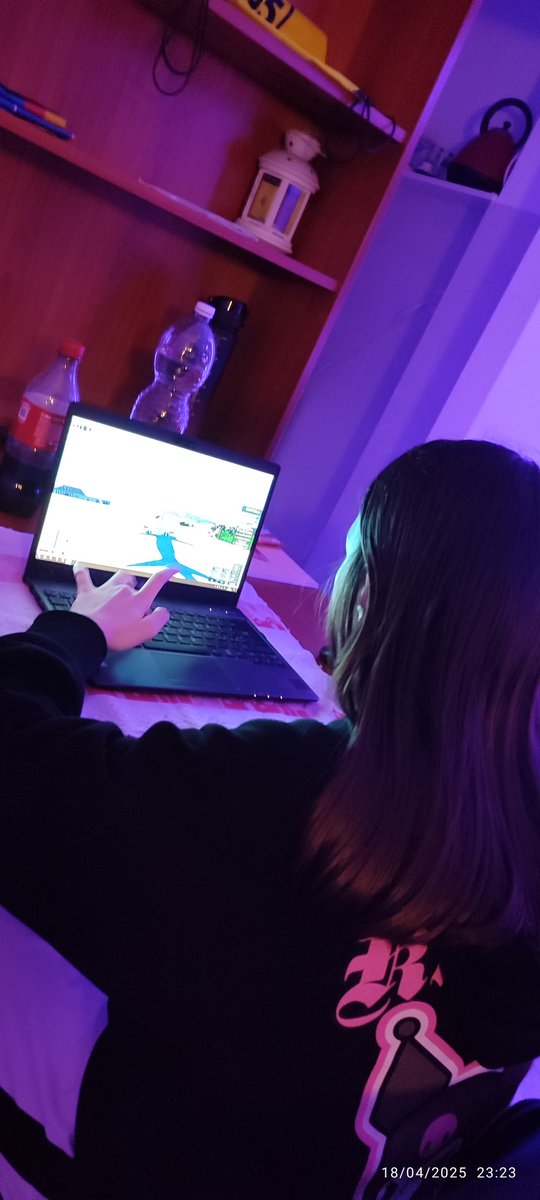 ZeroFollowerII's tweet photo. Sono tecnicamente fottuto: #LilFox ha il controllo (sequestro) del portatile perché ha trovato un simulatore di volo online!
Pure alquanto complesso, ha dovuto prendere appunti 👀
@Navywal63 @Fedescaccia https://t.co/QCgYZTvQjK
