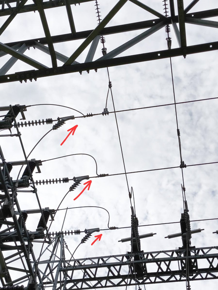 CNEL_EP's tweet photo. ⚠️ GUAYAS

AHORA | Debido a constantes descargas atmosféricas, se ha reportado un daño en los conectores de la subestación Novacero, lo que ha provocado la interrupción del servicio eléctrico en los cantones Pedro Carbo, Lomas de Sargentillo, Isidro Ayora y sectores aledaños.

Técnicos de #CNELEP se encuentran en el sitio realizando labores de reparación para restablecer el suministro eléctrico en el menor tiempo posible.