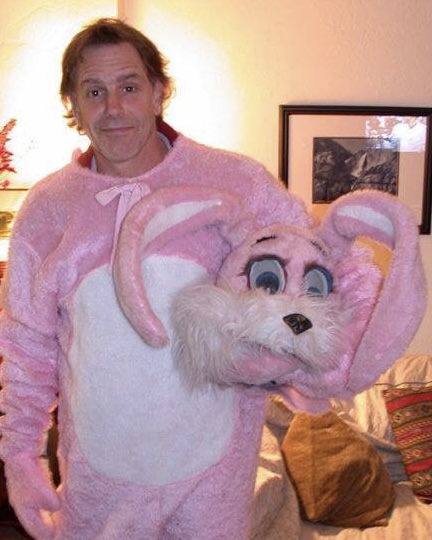GratefulDead's tweet photo. The Easter Bobby is back to wish all those celebrating a happy Easter today 🐰 https://t.co/gzcBR87ubT