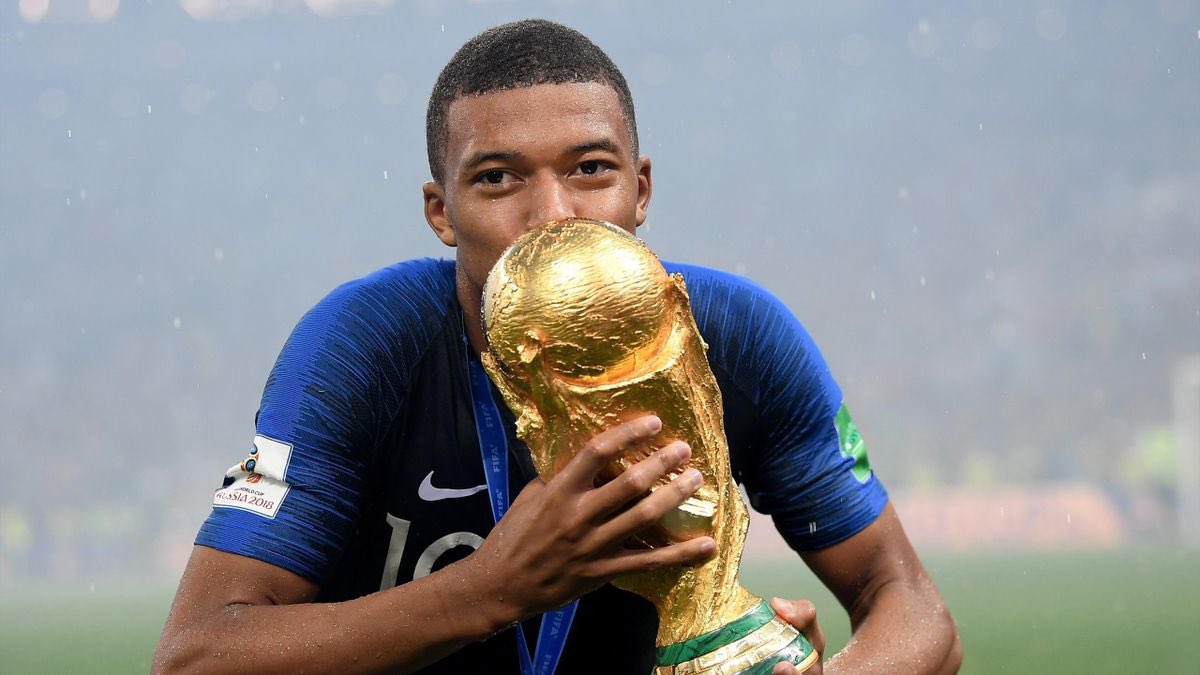salfon_0's tweet photo. Les français sont les plus  ingrat au monde je t'aime mon @KMbappe https://t.co/tlpGFzQALD
